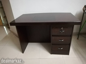 Executive office table four feet