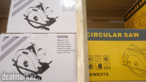 Heavy duty Makita 7'' Circular Saw or Wood Cutter with 7¼ Saw Blade