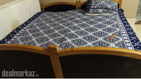 Double bed in black color