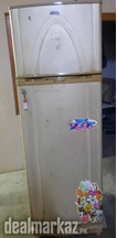 Dawlance Refrigerator Medium Size used (urgently sale)
