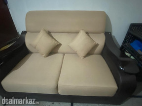 New 6 Seeter Sofa Unique Style With Glass Table