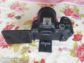 DSLR canon 200d .