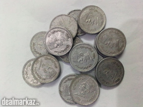 15 Pakistani coins of one rupee issued in 2010