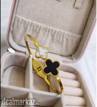 : Elegant Golden Bracelet