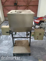 Liquid filling in bottles machine