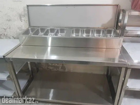 Pizza preparation table with 8 balls