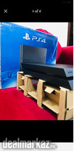 Play Station 4 - 500gb slightly used like new.