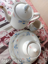 English tea set without cups 4000/-