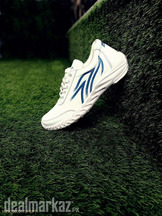 Men's athletic running shoe white and black