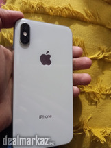 iPhone Xs in lush condition
