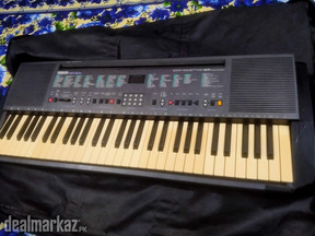 Yamaha PSR-200 Electronic Keyboard W/ Power Supply & Softcase