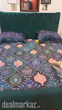 Queen bed with 2 side tables and dressing