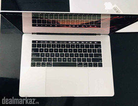 Apple MacBook Pro 2017 Core i7 16GB RAM 512GB SSD 15"Retina Display