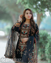 تھری پی سیز خواتین کی سلی ہوئی آرگنزا کڑھائی والا سوٹ - سیاہ