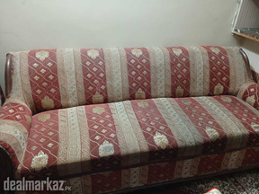 5 seater sofa set for sale in Gulshan-e-Iqbal on urgent basis