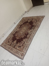 Rug maroon color