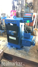 Digital Display Compression Testing Machine Capacity 2000 Kn