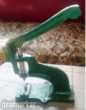 button making machine