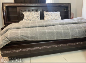 bedroom set (king size bed)