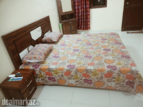 Double bed + brand new mattress + Dressing