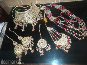 Elegant Women’s Jewellery Set with Earrings – Perfect for Weddings