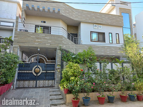 Safari Shaikh Residency & Guest House.