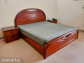 King Size Bed with Mattress – Gently Used, Low Price!
