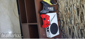 Xbox Series S | 2 Controllers | Games and GamePass!