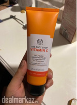 The Body Shop Vitamin C Daily Glow Cleansing Polish