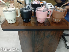 Coffee mug in brown pink