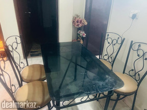 Dining table With 4 Seats